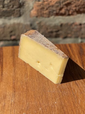 Cut Lincolnshire Poacher Cheese